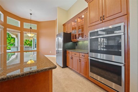 Villa ou maison à louer à Davie, Floride: 4 chambres, 325.34 m2 № 1986323 - photo 12