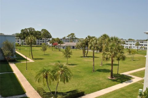 Condo in Saint Petersburg, Florida, 1 bedroom  № 1852672 - photo 4