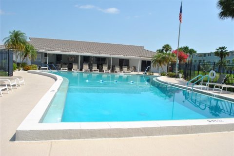 Condo in Saint Petersburg, Florida, 1 bedroom  № 1852672 - photo 6