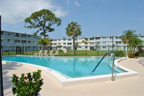 Condo in Saint Petersburg, Florida, 1 bedroom  № 1852672 - photo 5