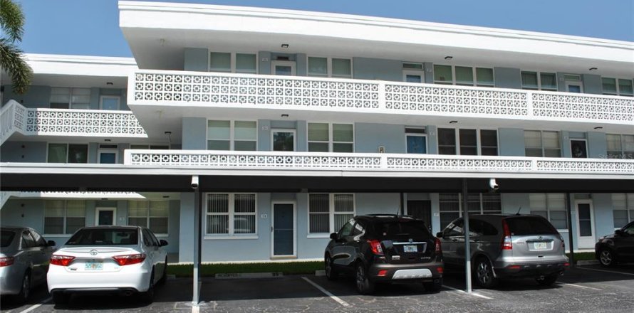 Condo in Saint Petersburg, Florida, 1 bedroom № 1852672