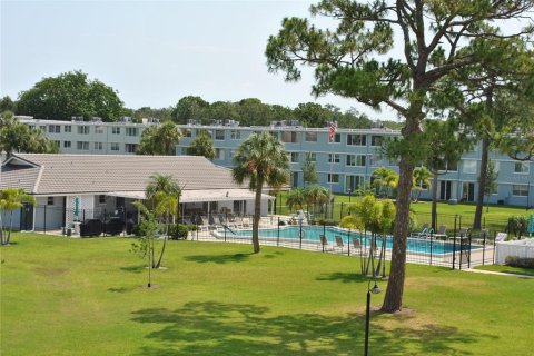 Condo in Saint Petersburg, Florida, 1 bedroom  № 1852672 - photo 3