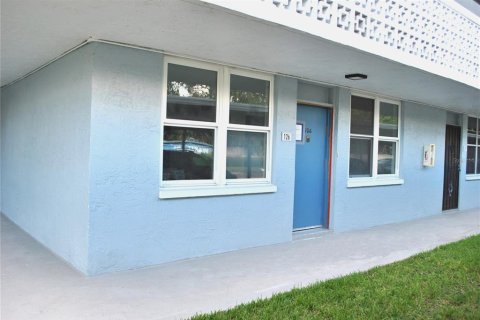 Condo in Saint Petersburg, Florida, 1 bedroom  № 1852672 - photo 2