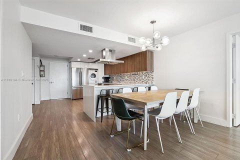 Condo in Bay Harbor Islands, Florida, 2 bedrooms  № 1484243 - photo 9