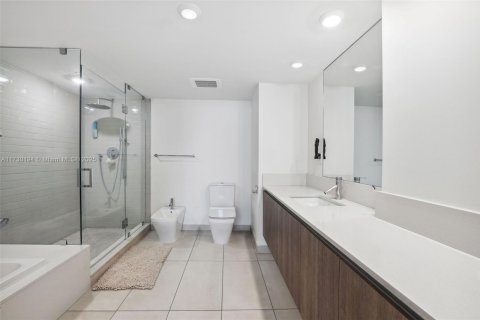 Condo in Bay Harbor Islands, Florida, 2 bedrooms  № 1484243 - photo 16