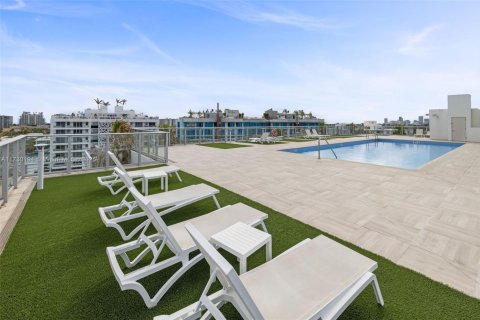 Condo in Bay Harbor Islands, Florida, 2 bedrooms  № 1484243 - photo 24