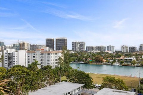 Condo in Bay Harbor Islands, Florida, 2 bedrooms  № 1484243 - photo 27