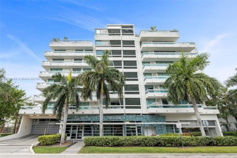 Condo in Bay Harbor Islands, Florida, 2 bedrooms  № 1484243 - photo 19