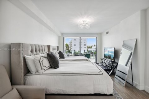 Condo in Bay Harbor Islands, Florida, 2 bedrooms  № 1484243 - photo 13