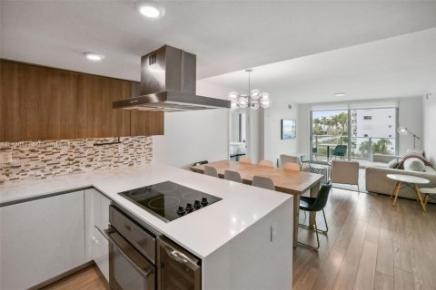 Condo in Bay Harbor Islands, Florida, 2 bedrooms  № 1484243 - photo 2