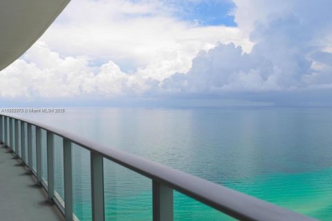 Купить кондоминиум в Холливуд, Флорида 1 спальня, 78.13м2, № 1814185 - фото 1