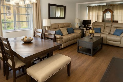 Condo in Tamarac, Florida, 2 bedrooms  № 1991675 - photo 4