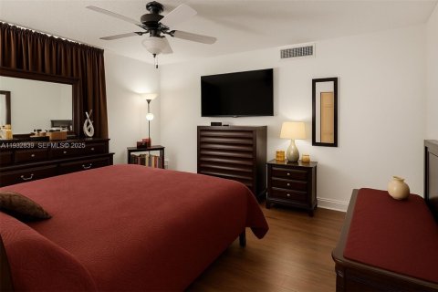 Condo in Tamarac, Florida, 2 bedrooms  № 1991675 - photo 5