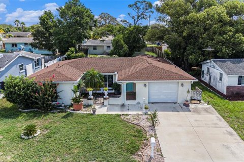 Casa en venta en Port Richey, Florida, 3 dormitorios, 148.83 m2 № 1917585 - foto 1