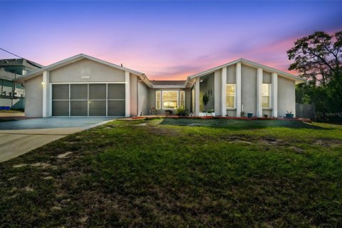 House in Spring Hill, Florida 2 bedrooms, 116.87 sq.m. № 2104373