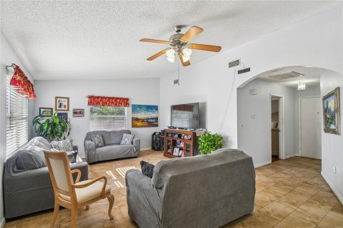 Купить виллу или дом в Спринг-Хилл, Флорида 4 комнаты, 116.87м2, № 2104373 - фото 24
