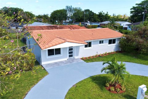 Дом в Майами, Флорида 4 спальни, 131.27м2 № 2065258