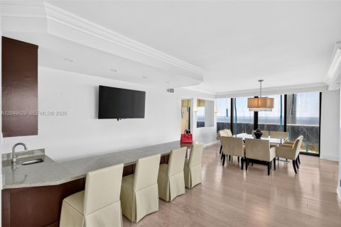 Купить кондоминиум в Авентура, Флорида 2 спальни, 176.61м2, № 2187849 - фото 3