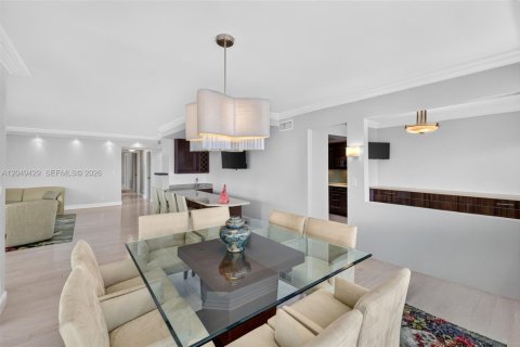 Купить кондоминиум в Авентура, Флорида 2 спальни, 176.61м2, № 2187849 - фото 15