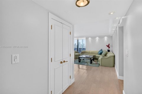 Купить кондоминиум в Авентура, Флорида 2 спальни, 176.61м2, № 2187849 - фото 5