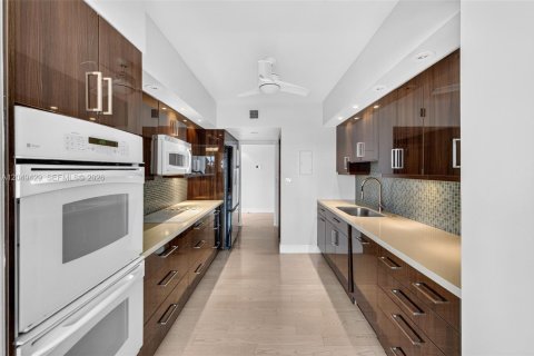 Купить кондоминиум в Авентура, Флорида 2 спальни, 176.61м2, № 2187849 - фото 17