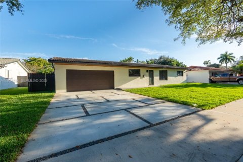 Casa en venta en Miami Lakes, Florida, 3 dormitorios, 96.62 m2 № 1992676 - foto 1