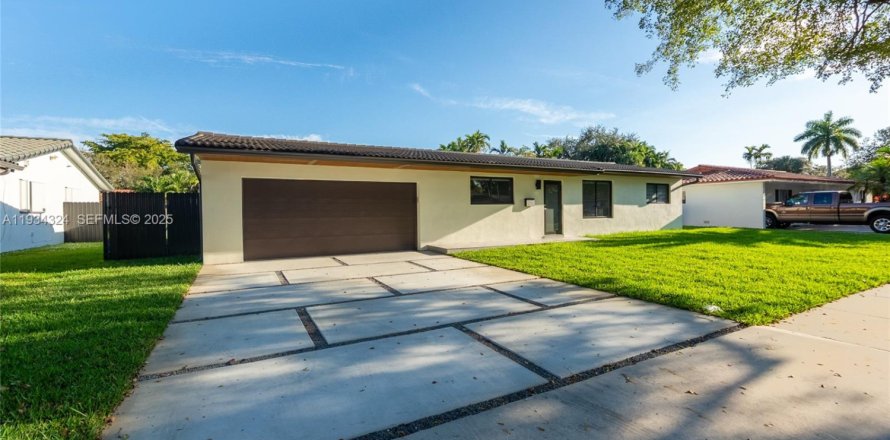 Casa en Miami Lakes, Florida 3 dormitorios, 96.62 m2 № 1992676