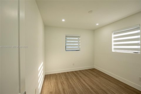 Casa en venta en Miami Lakes, Florida, 3 dormitorios, 96.62 m2 № 1992676 - foto 16