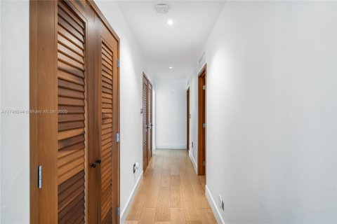 Casa en alquiler en Hallandale Beach, Florida, 4 dormitorios, 306.58 m2 № 1692096 - foto 17