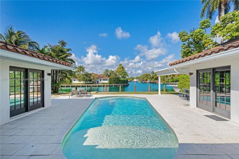 Casa en alquiler en Hallandale Beach, Florida, 4 dormitorios, 306.58 m2 № 1692096 - foto 6