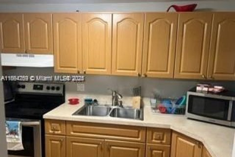 Condo in Miramar, Florida, 1 bedroom  № 1892802 - photo 6