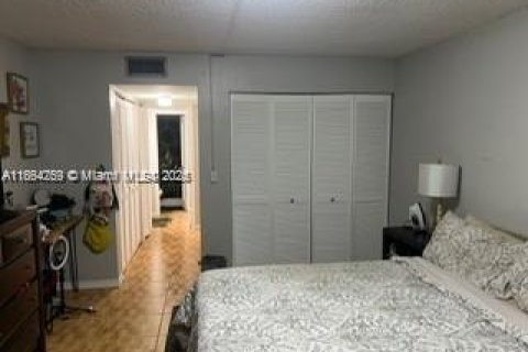 Condo in Miramar, Florida, 1 bedroom  № 1892802 - photo 8