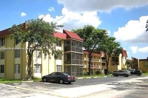 Condo in Miramar, Florida, 1 bedroom  № 1892802 - photo 11