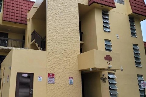 Condo in Miramar, Florida, 1 bedroom  № 1892802 - photo 3