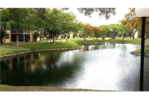 Condo in Miramar, Florida, 1 bedroom  № 1892802 - photo 2