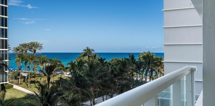 Studio à Condo à Sunny Isles Beach, Floride № 1997528