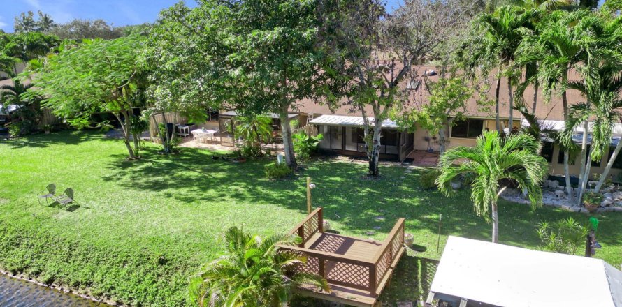 Apartment in Boynton Beach, Florida 2 bedrooms, 109.07 sq.m. № 2241238