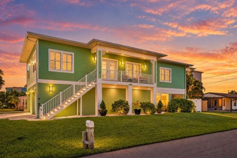 Casa en Redington Beach, Florida 3 dormitorios, 150.87 m2 № 2384118