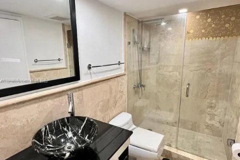 Condo in Hallandale Beach, Florida, 1 bedroom  № 2028852 - photo 10