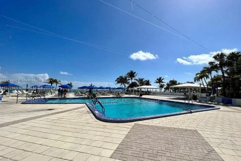 Condo in Hallandale Beach, Florida, 1 bedroom  № 2028852 - photo 19