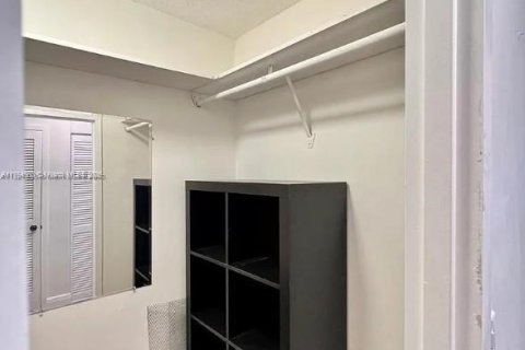 Condo in Hallandale Beach, Florida, 1 bedroom  № 2028852 - photo 7