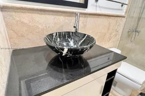 Condo in Hallandale Beach, Florida, 1 bedroom  № 2028852 - photo 9