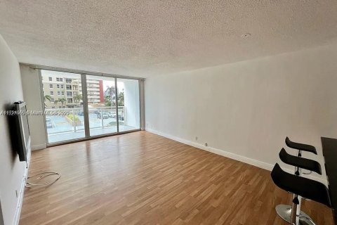 Condo in Hallandale Beach, Florida, 1 bedroom  № 2028852 - photo 3