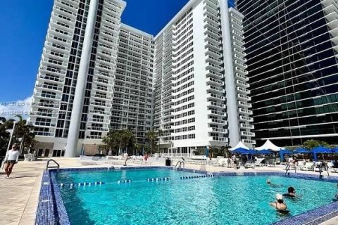 Condo in Hallandale Beach, Florida, 1 bedroom  № 2028852 - photo 24
