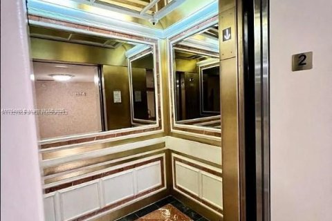 Condo in Hallandale Beach, Florida, 1 bedroom  № 2028852 - photo 21