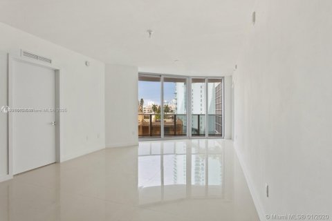 Condo in Miami, Florida, 2 bedrooms  № 1953208 - photo 5
