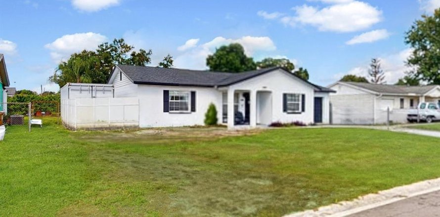 House in Kissimmee, Florida 3 bedrooms, 101.26 sq.m. № 2393867