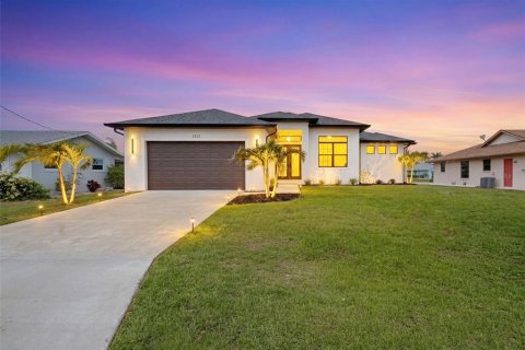 House in Port Charlotte, Florida 4 bedrooms, 170.29 sq.m. № 2103387