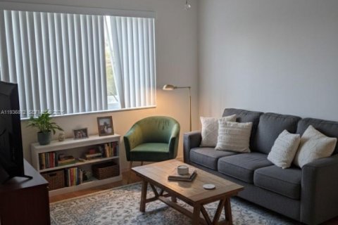 Купить кондоминиум в Тамарак, Флорида 3 спальни, 164.62м2, № 1995660 - фото 16