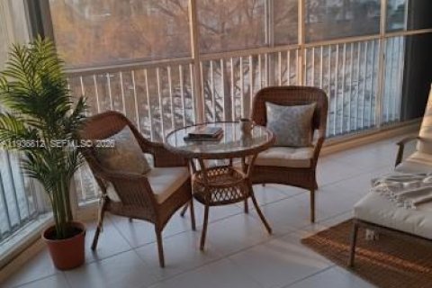 Купить кондоминиум в Тамарак, Флорида 3 спальни, 164.62м2, № 1995660 - фото 17